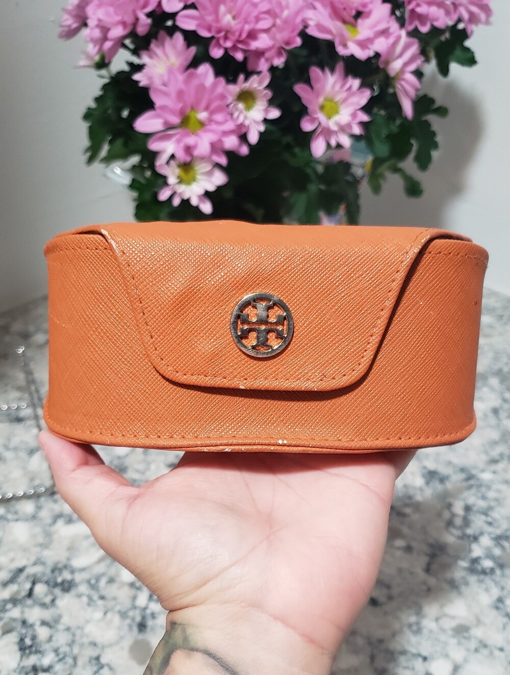 Steve Madden Card Holder With Tory Burch Sunglass Case Bundle - Picture 7 of 11
